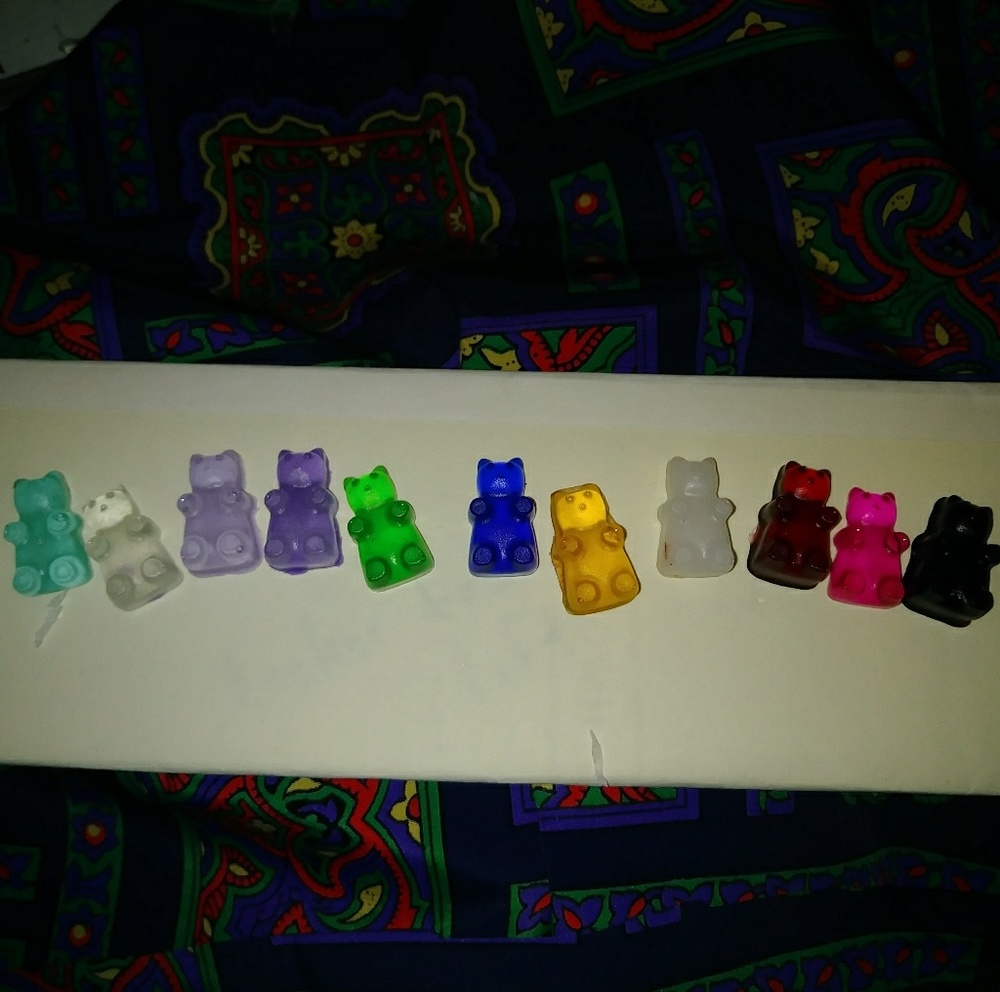 HARD RESIN GUMMY BEARS IN ANY COLOR